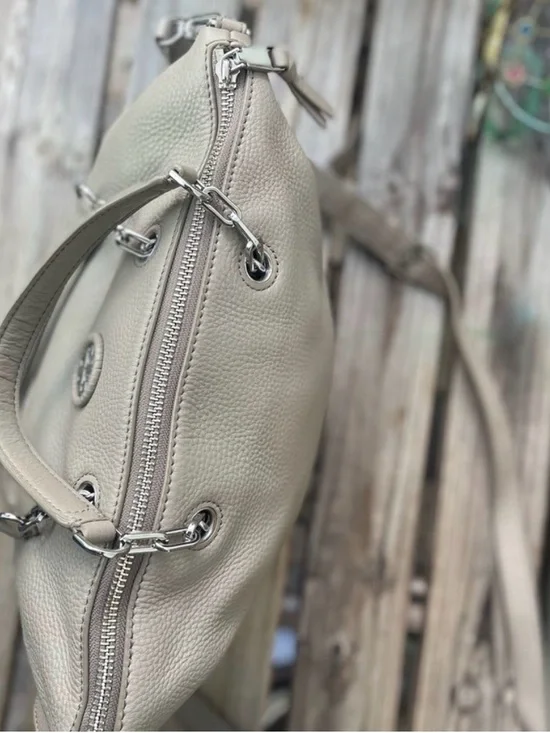 Tory Burch Pebbled Leather Tote in Light Gray - Picture 4 of 12